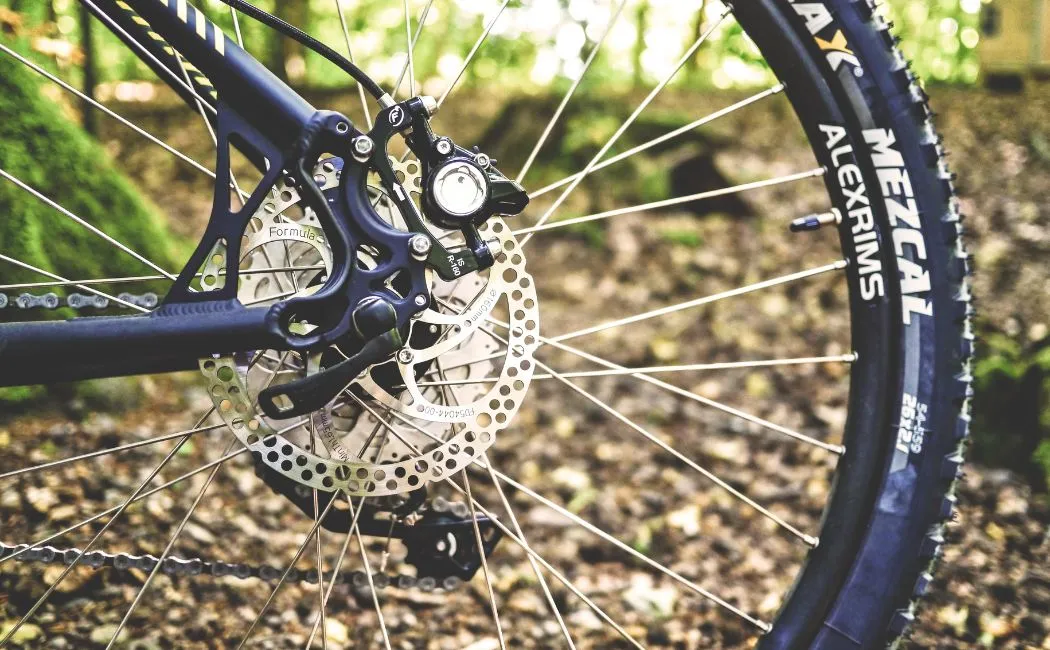 Shimano Di2 to rewolucja w zmianie biegów. Jak działa i czy warto w nią zainwestować?